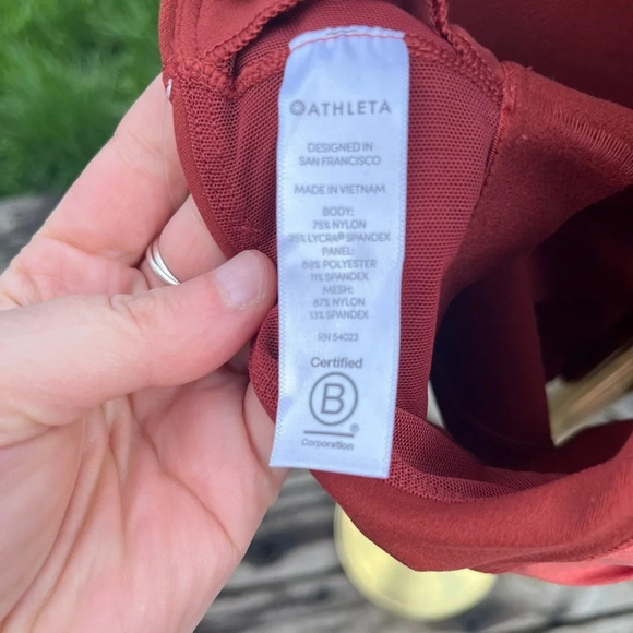 ATHLETA ~ New Conscious Twist Crop Top in Powervita Rust Red Size XS - Picture 8 of 13